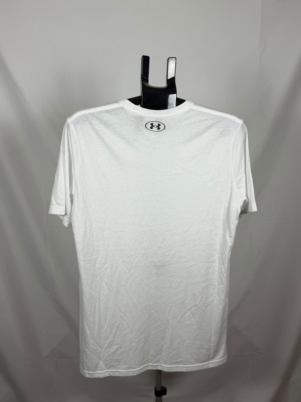 Under Armour HeatGear Loose Fit White Athletic Tee Top