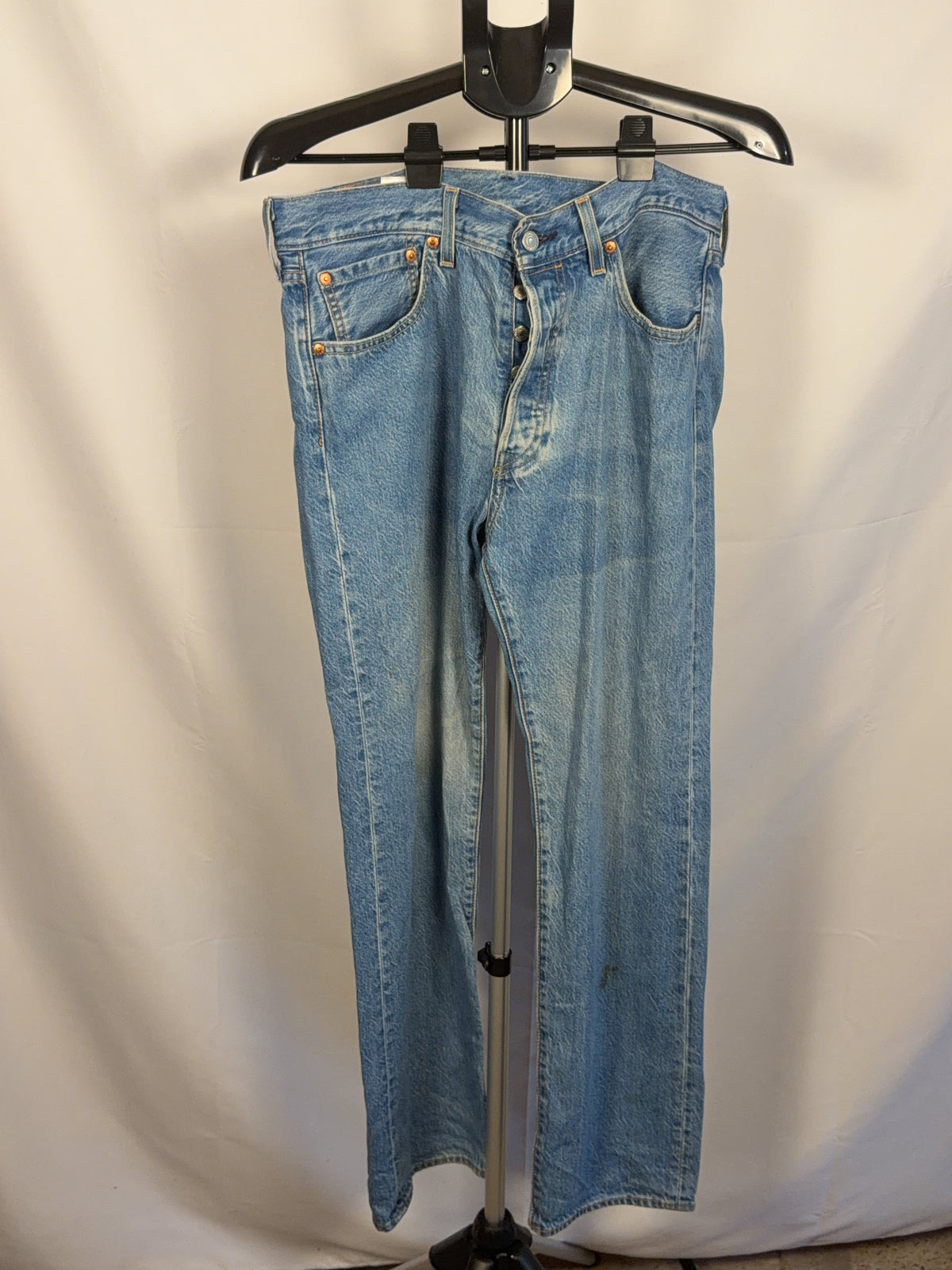 LEVI'S blue bottom light wash blue fly button jeans