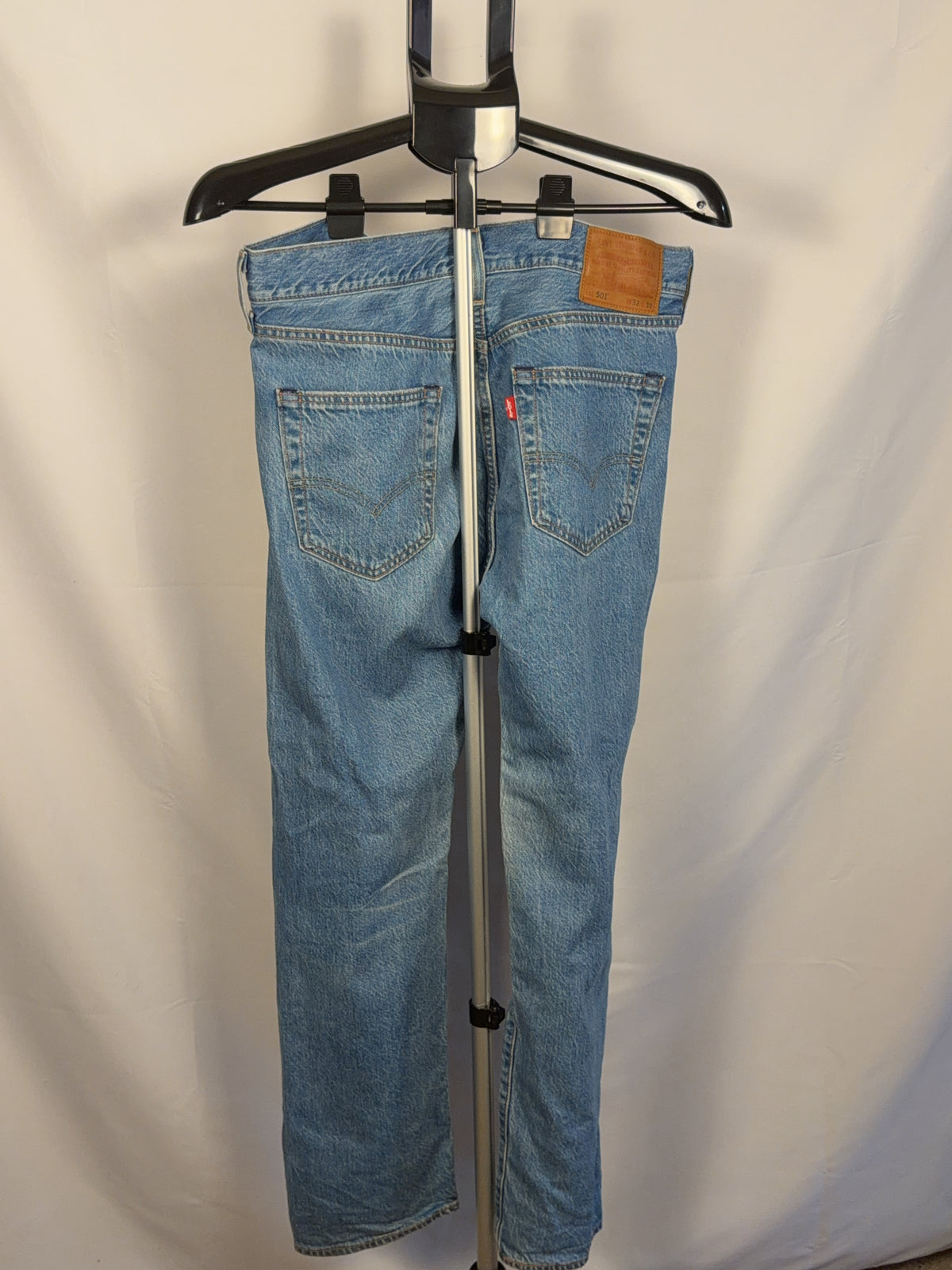 LEVI'S blue bottom light wash blue fly button jeans