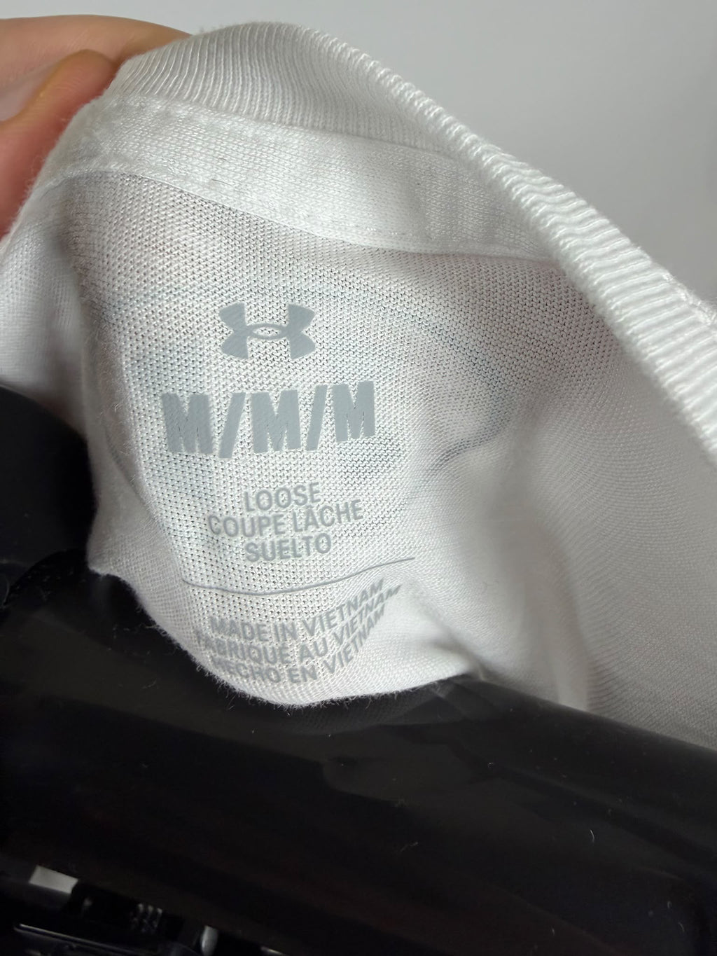 Under Armour HeatGear Loose Fit White Athletic Tee Top